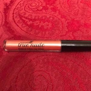 True nude natural glow lip gloss